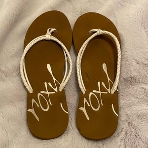 Roxy Lanai flip flops in brown & white, women's size 8